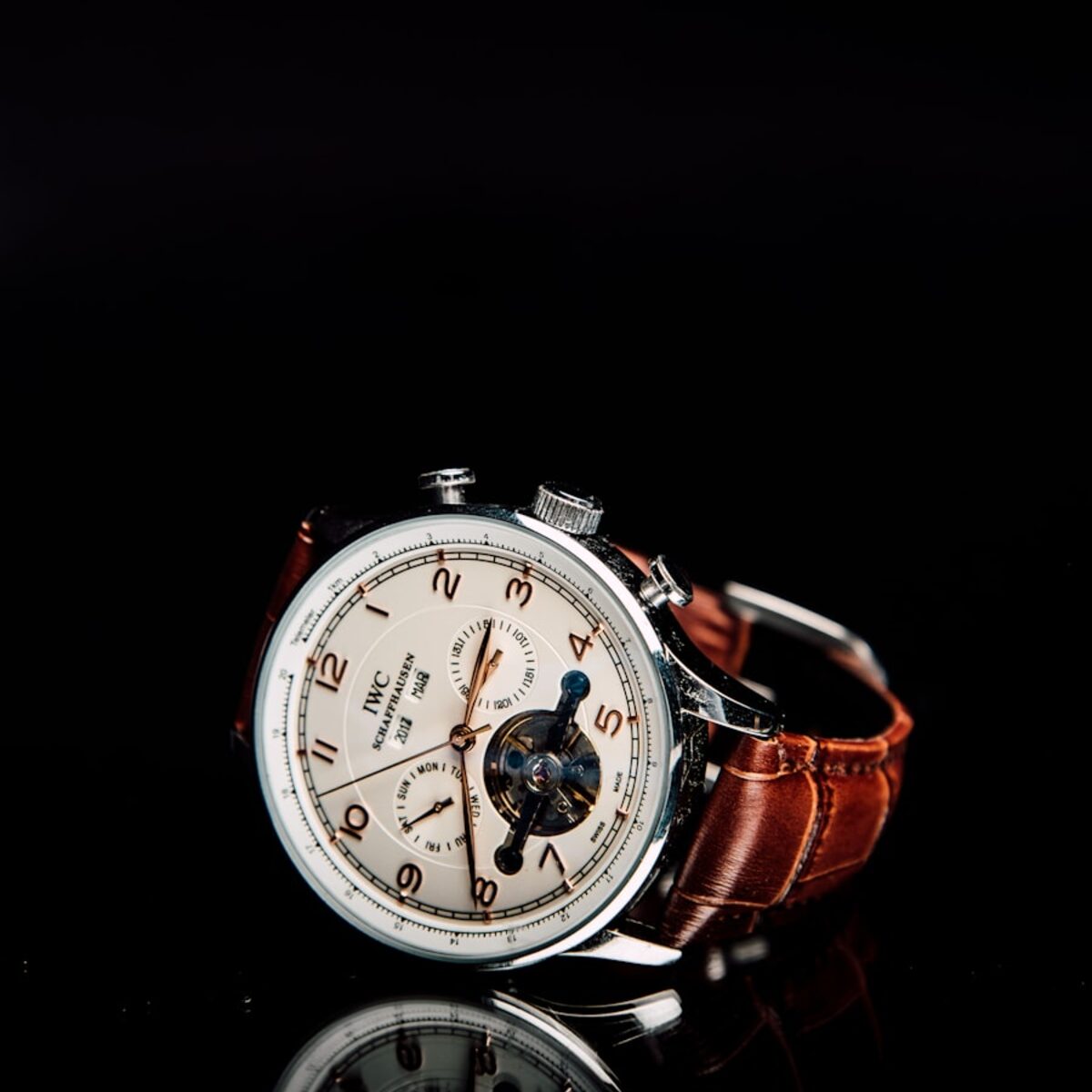 Minimalist Watch — alternate view